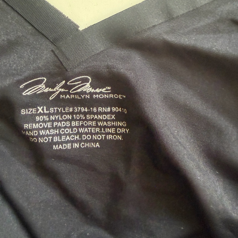 Marilyn Monroe Black Seamless Bra NWOT - Picture 4 of 4